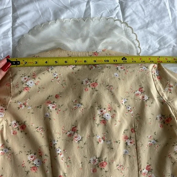 Vintage Floral Cream Top - Picture 8 of 10